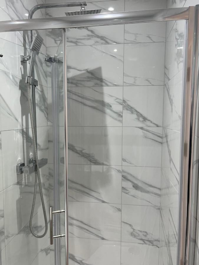 Park View Serviced Apartment - Next To Northolt Tube Station - Near Central London & Wembley Exterior foto