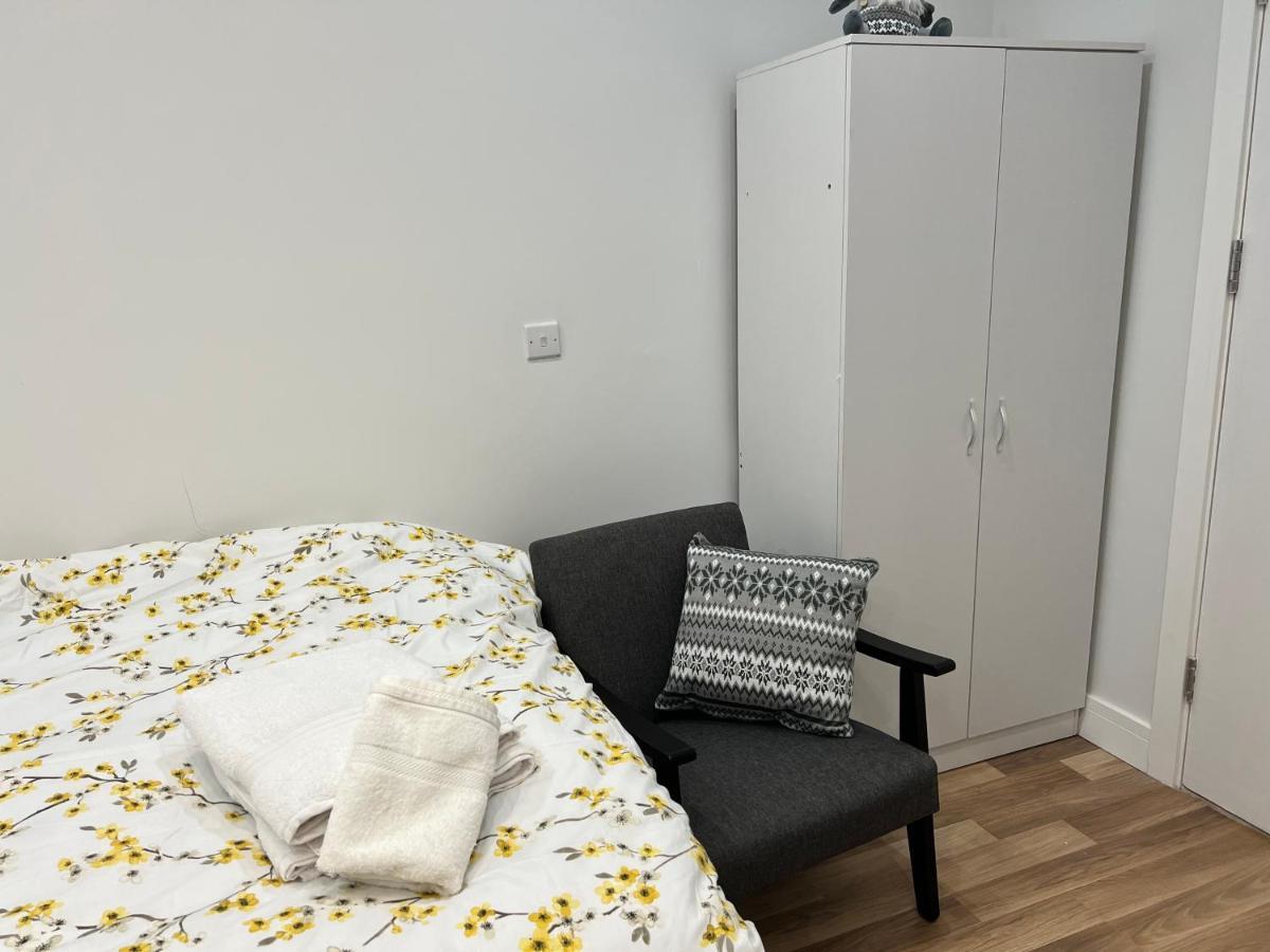 Park View Serviced Apartment - Next To Northolt Tube Station - Near Central London & Wembley Exterior foto
