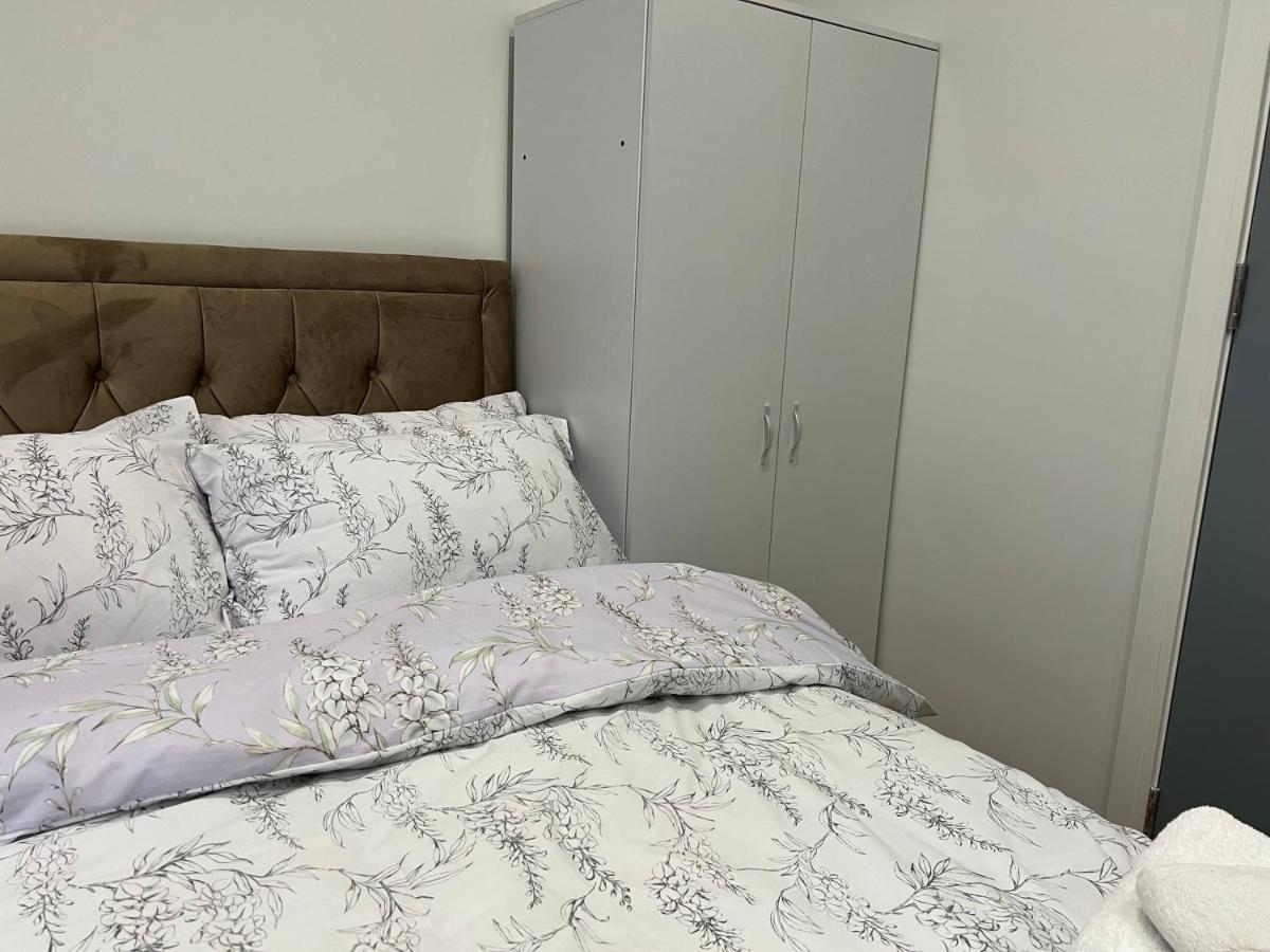 Park View Serviced Apartment - Next To Northolt Tube Station - Near Central London & Wembley Exterior foto
