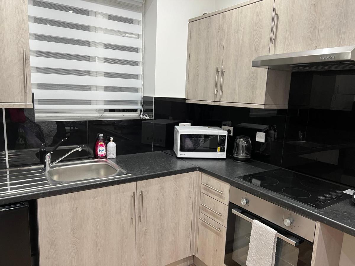 Park View Serviced Apartment - Next To Northolt Tube Station - Near Central London & Wembley Exterior foto
